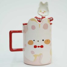 ماگ لبه برجسته عروسکی قاشق دار